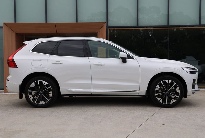 2025 Volvo XC60 Plus B5 Bright