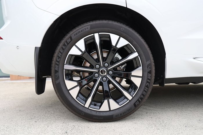 2025 Volvo XC60 Plus B5 Bright