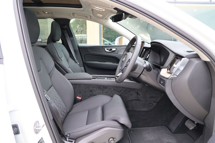 2025 Volvo XC60 Plus B5 Bright