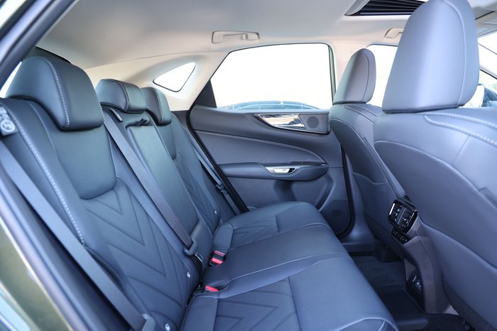 2026 Lexus NX450h+ NX450h+ Luxury 2.5L PHEV Auto CVT Wagon 2M00560 002