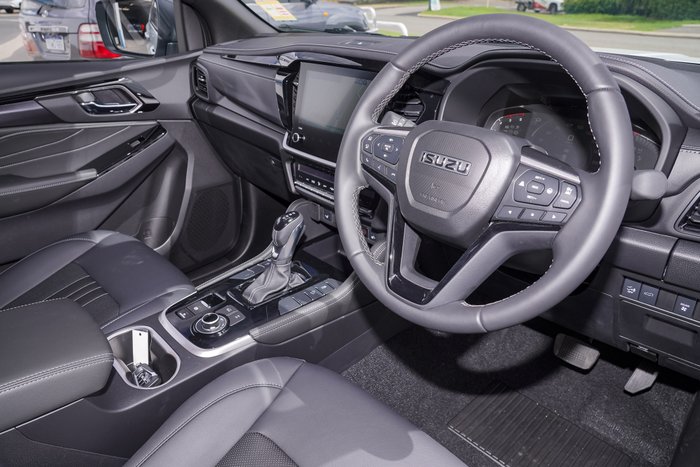 2026 Isuzu MU-X LS-T