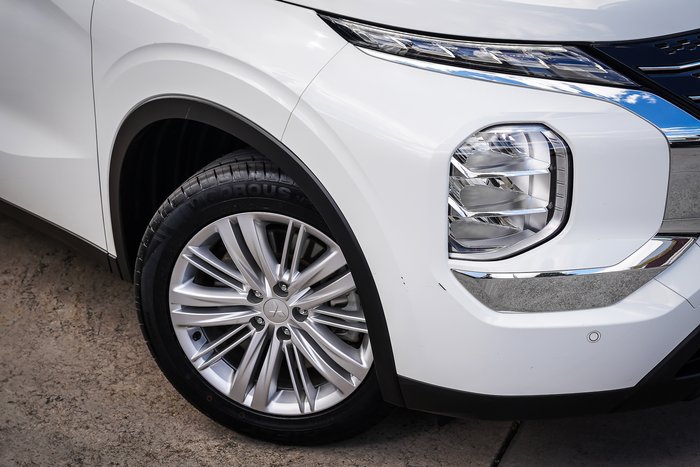 2024 MITSUBISHI OUTLANDER ES 7 SEAT (2WD)