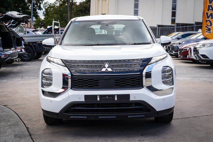 2024 MITSUBISHI OUTLANDER ES 7 SEAT (2WD)
