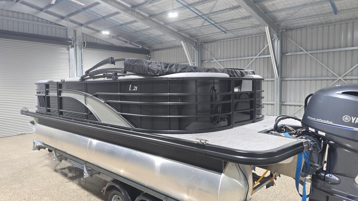 2024 BENNINGTON 21L 21L MIDNIGHT BLACK