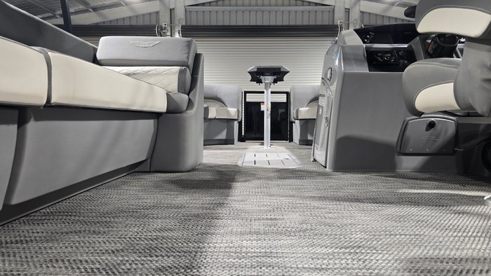 2024 BENNINGTON 21L 21L MIDNIGHT BLACK