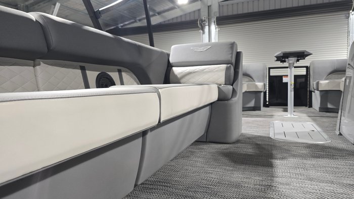 2024 BENNINGTON 21L 21L MIDNIGHT BLACK