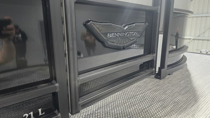 2024 BENNINGTON 21L 21L MIDNIGHT BLACK