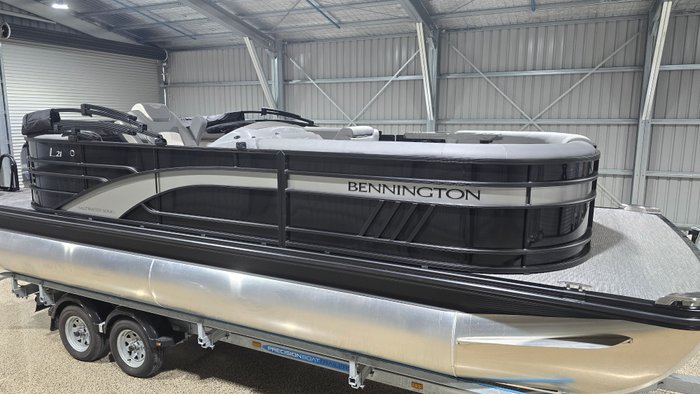 2024 BENNINGTON 21L 21L MIDNIGHT BLACK