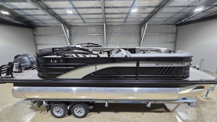 2024 BENNINGTON 21L 21L MIDNIGHT BLACK