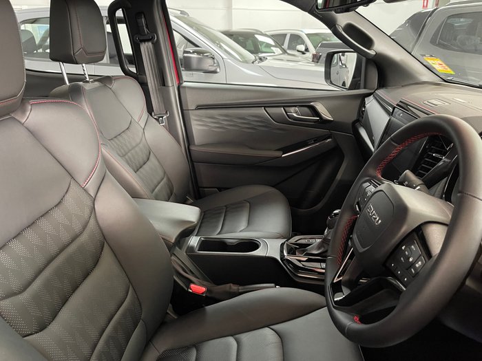 2025 ISUZU D-MAX XT