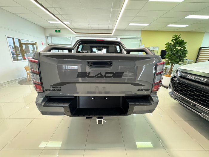 2025 ISUZU D-MAX BLADE