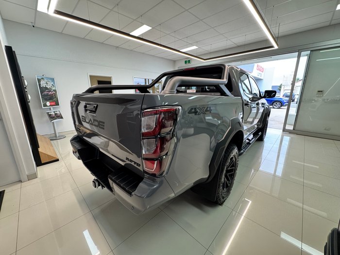 2025 ISUZU D-MAX BLADE