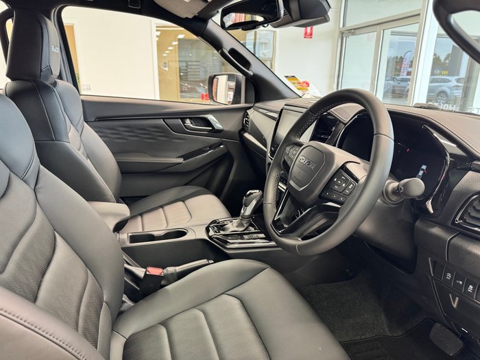 2025 ISUZU D-MAX BLADE