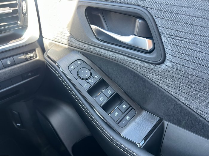 2025 Nissan X-TRAIL ST 2WD