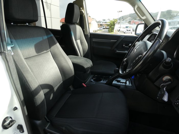 2015 Mitsubishi Pajero GLX LWB (4x4)