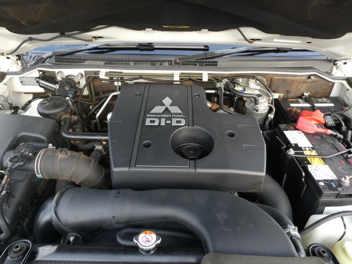 2015 Mitsubishi Pajero GLX LWB (4x4)
