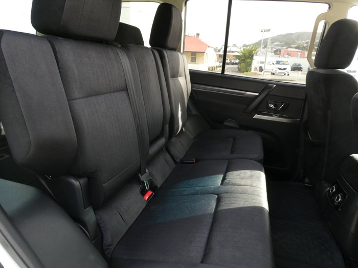 2015 Mitsubishi Pajero GLX LWB (4x4)