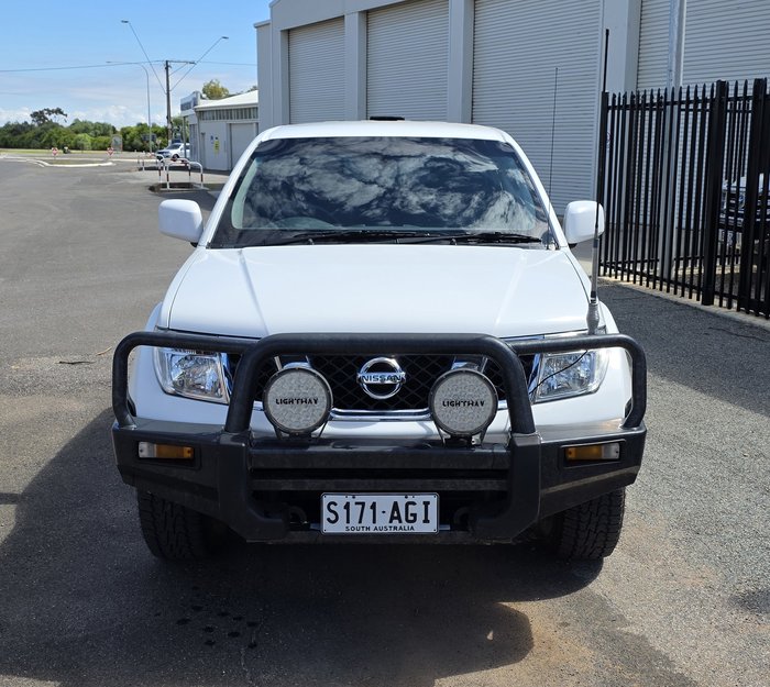 2010 Nissan Navara ST