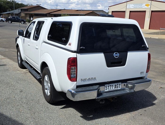 2010 Nissan Navara ST