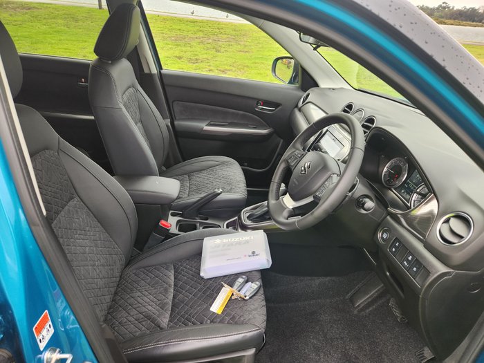 2025 Suzuki Vitara Turbo Shadow