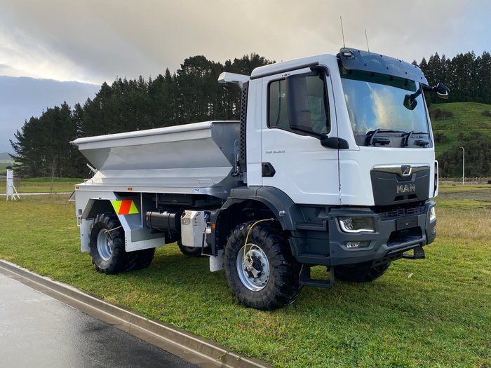 MAN TGM 18.320 4x4 Spreader