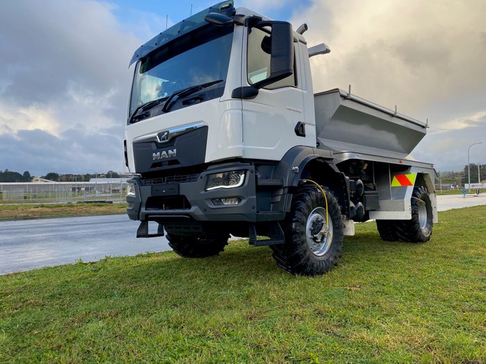 MAN TGM 18.320 4x4 Spreader