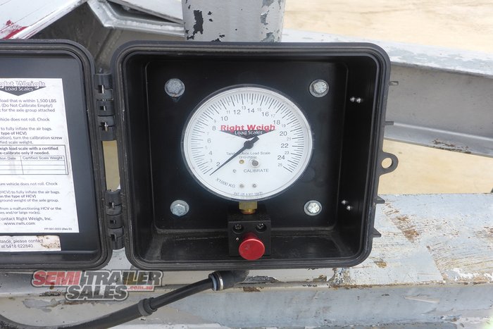 2005 Tag-A-Long Dual Axle Curtainsider Trailer