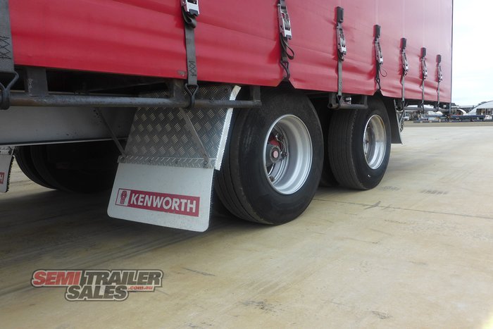2005 Tag-A-Long Dual Axle Curtainsider Trailer
