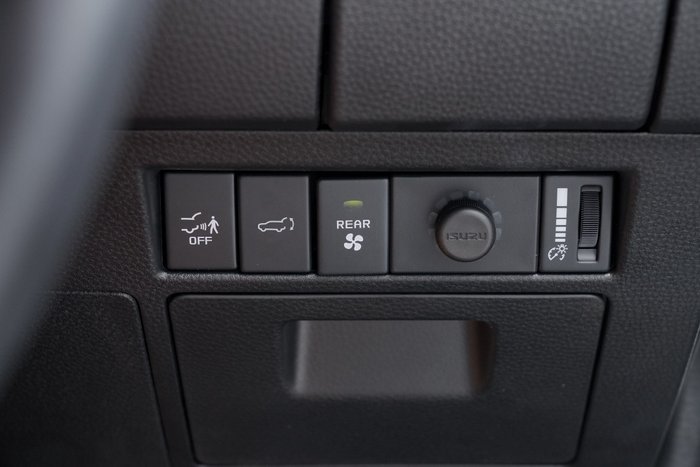 2025 Isuzu MU-X LS-T