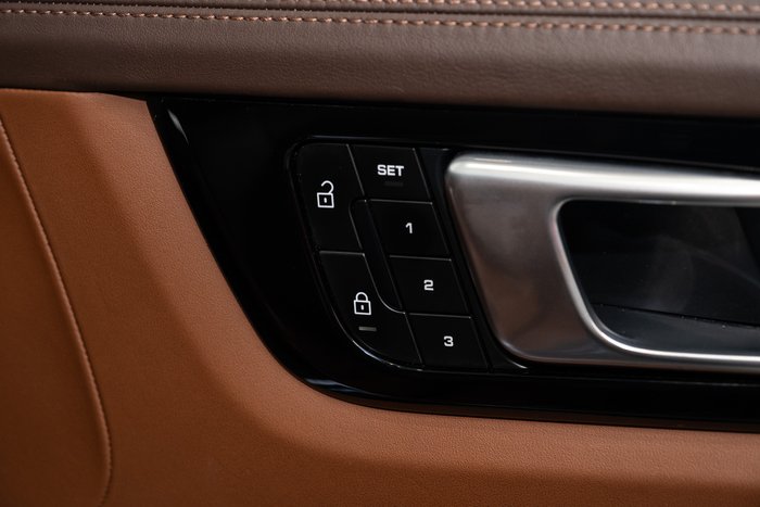 2023 Porsche Cayenne Turbo S E-Hybrid