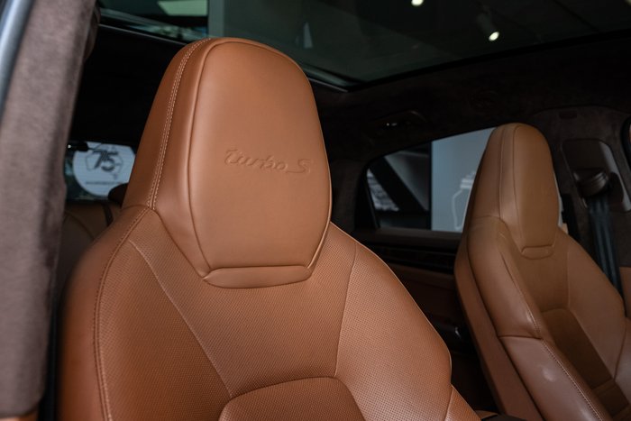 2023 Porsche Cayenne Turbo S E-Hybrid