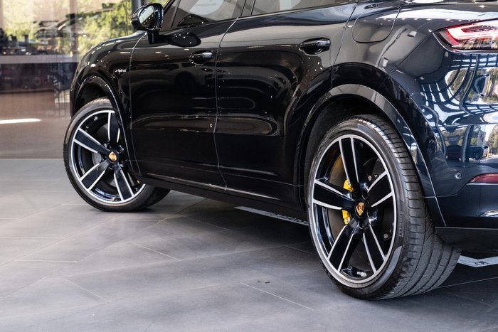 2023 Porsche Cayenne Turbo S E-Hybrid