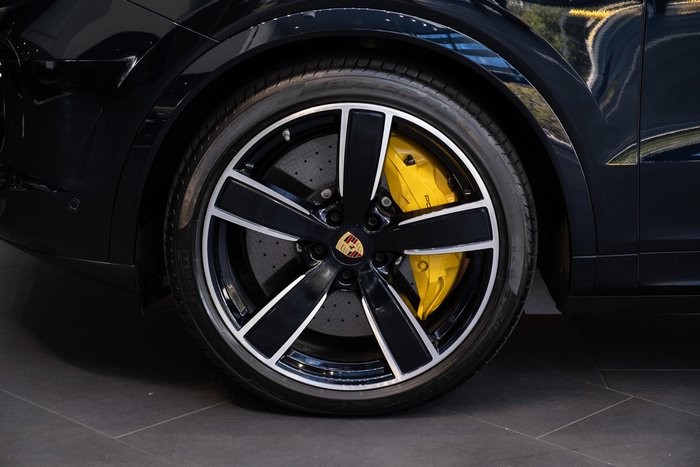 2023 Porsche Cayenne Turbo S E-Hybrid