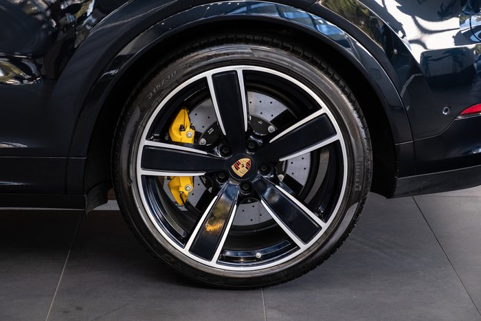 2023 Porsche Cayenne Turbo S E-Hybrid
