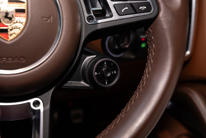 2023 Porsche Cayenne Turbo S E-Hybrid