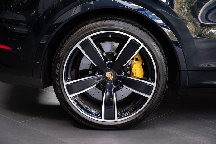 2023 Porsche Cayenne Turbo S E-Hybrid