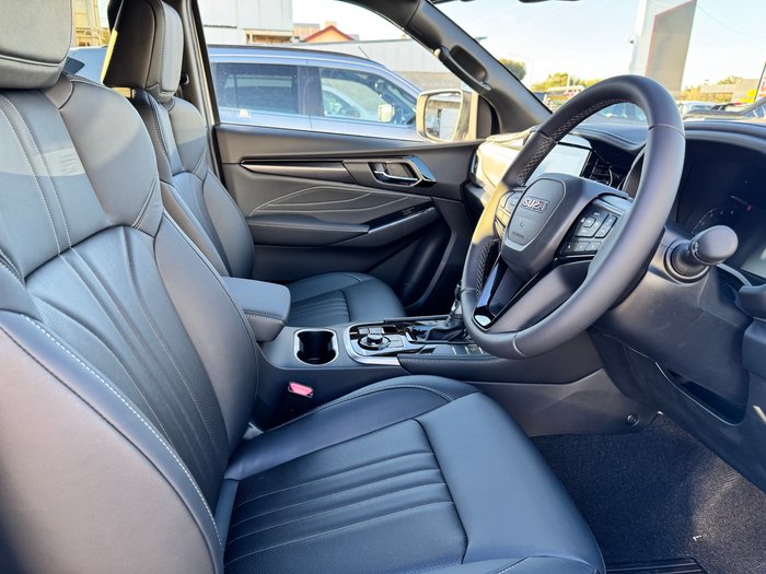 2026 ISUZU MU-X LS-T