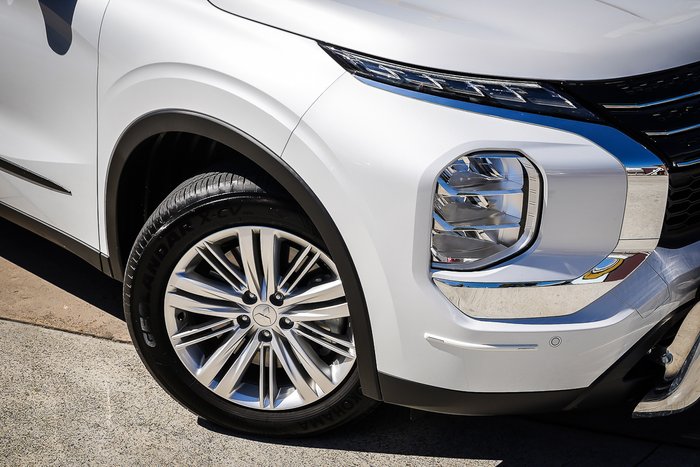 2024 MITSUBISHI OUTLANDER ES 7 SEAT (2WD)