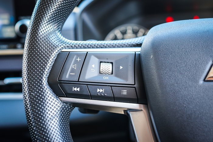 2024 MITSUBISHI OUTLANDER ES 7 SEAT (2WD)
