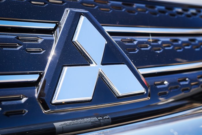 2024 MITSUBISHI OUTLANDER ES 7 SEAT (2WD)