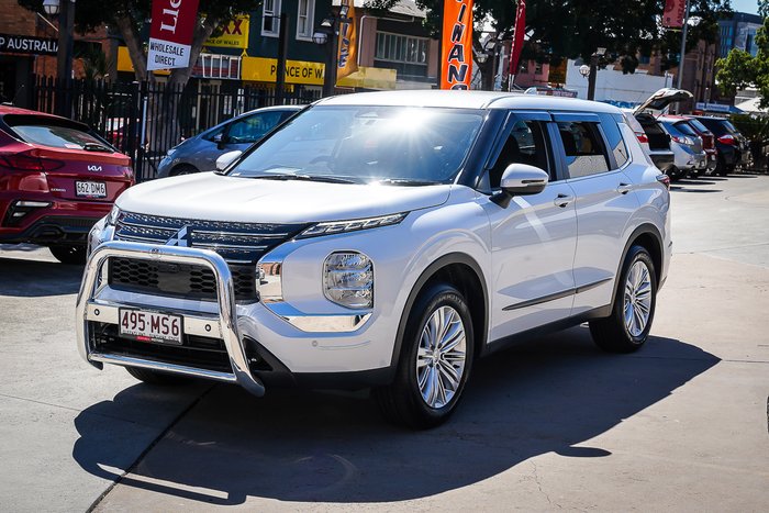 2024 MITSUBISHI OUTLANDER ES 7 SEAT (2WD)