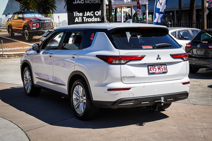 2024 MITSUBISHI OUTLANDER ES 7 SEAT (2WD)