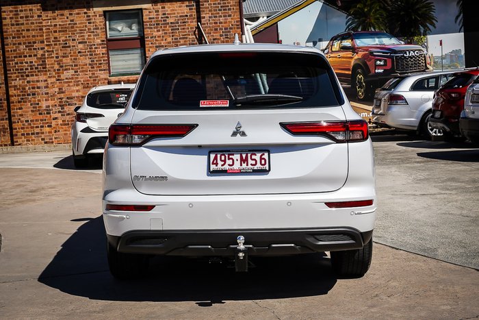 2024 MITSUBISHI OUTLANDER ES 7 SEAT (2WD)