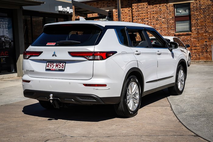 2024 MITSUBISHI OUTLANDER ES 7 SEAT (2WD)