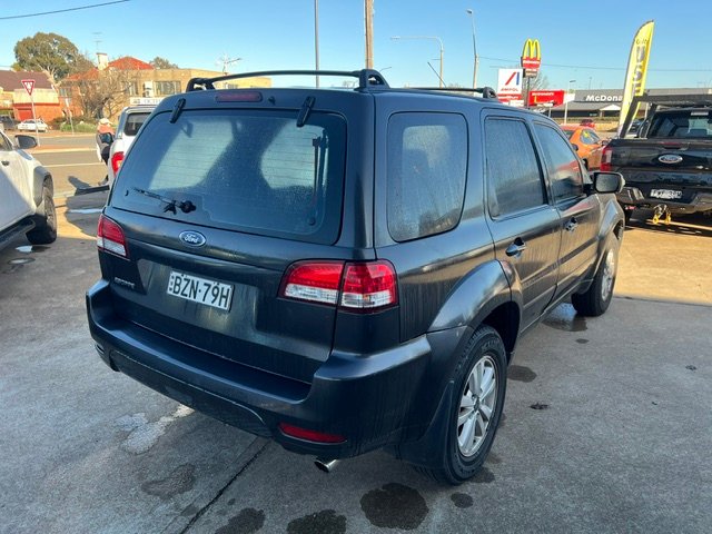 2010 FORD ESCAPE