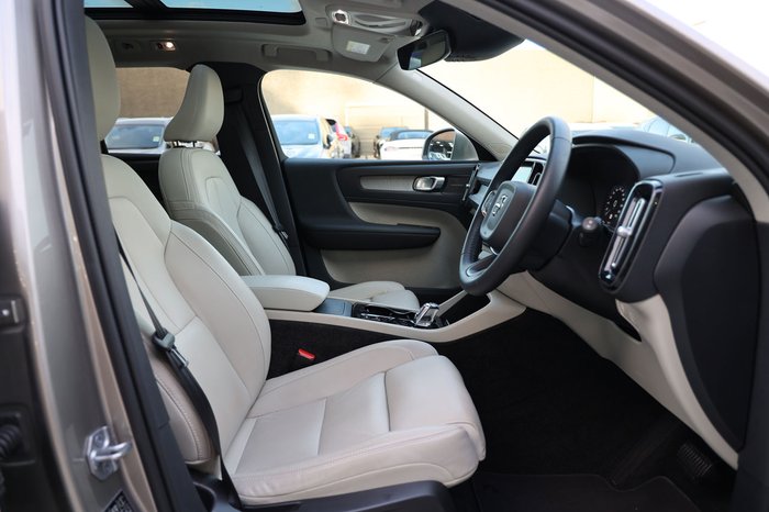 2022 Volvo XC40 T4 Inscription