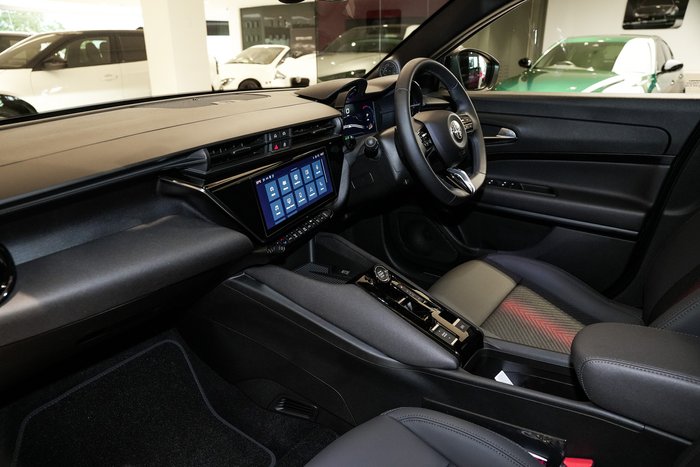 2025 Alfa Romeo Junior Ibrida