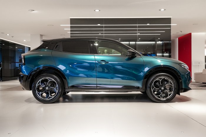 2025 Alfa Romeo Junior Ibrida