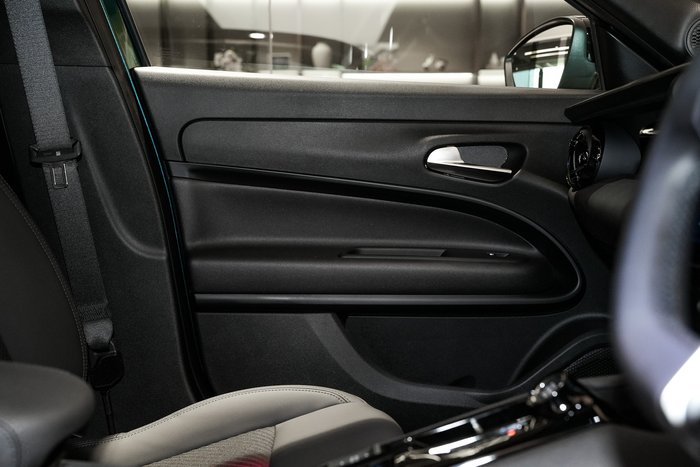 2025 Alfa Romeo Junior Ibrida