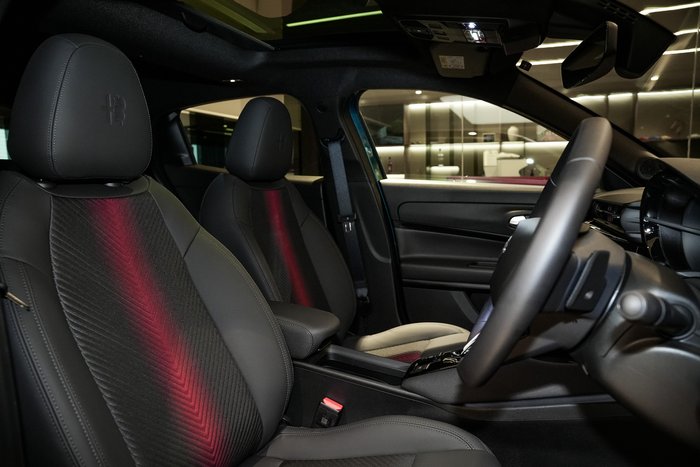 2025 Alfa Romeo Junior Ibrida